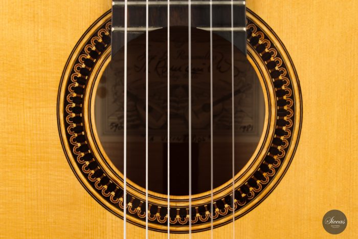 Classical guitar José Romanillos 1981 4