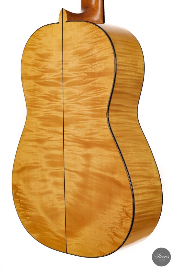 Daryl Perry 2022 Spruce Maple No. 247 65 cm 25
