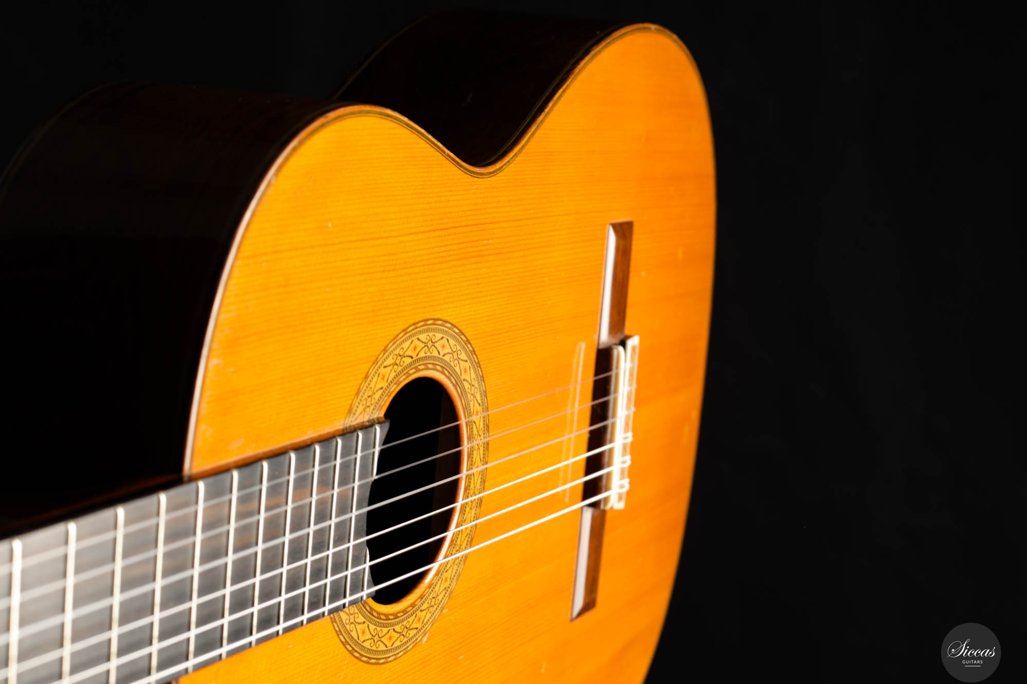 C）1976 k.k MATSUSHIRO 
JAPAN&FOREIGN Masaru Kohno - 1976 No. 15 at SICCAS GUITARS - The world's