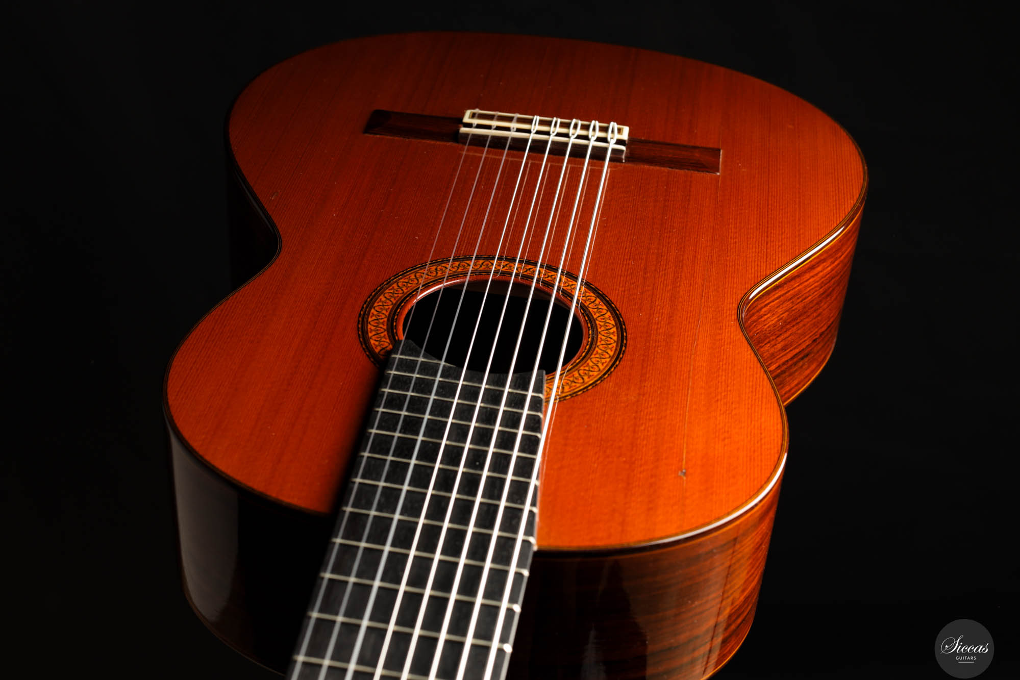 ★ CD付き ギター銘器写真集 La Chitarra di Liuteria ☆ CD付き ギター銘器写真集 La Chitarra di Liuteria - メルカリ
