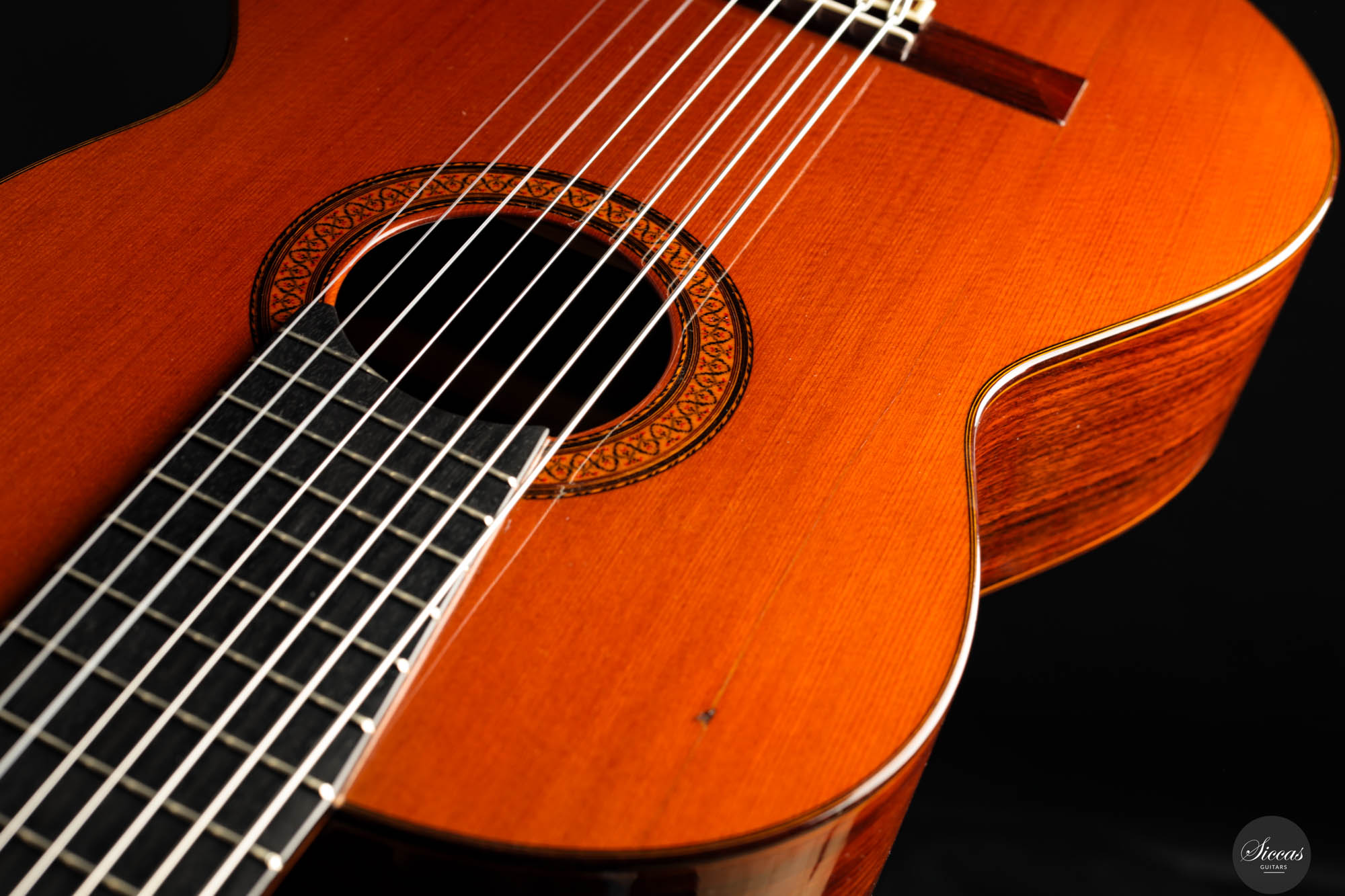 ★ CD付き ギター銘器写真集 La Chitarra di Liuteria ☆ CD付き ギター銘器写真集 La Chitarra di Liuteria - メルカリ