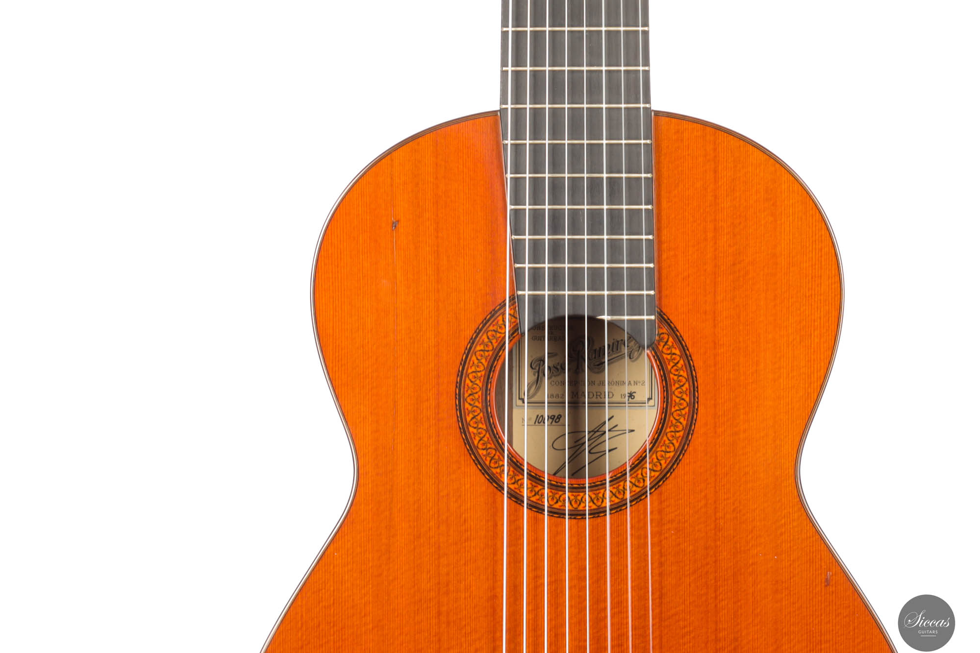 ★ CD付き ギター銘器写真集 La Chitarra di Liuteria ☆ CD付き ギター銘器写真集 La Chitarra di Liuteria - メルカリ